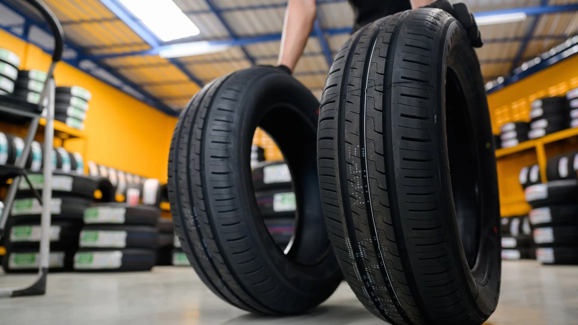 tire-banner